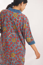 Load image into Gallery viewer, Creative Bee Hand-woven 'ELARA' Natural Dye Hand Painted Cotton Jacket.