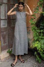 Load image into Gallery viewer, Safe Dye Ikat &#39;EBRO&#39; Sleeveless Long Dress